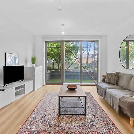 Centrally Located - Modern - 2Bed - 2Bath Apartment London Kültér fotó