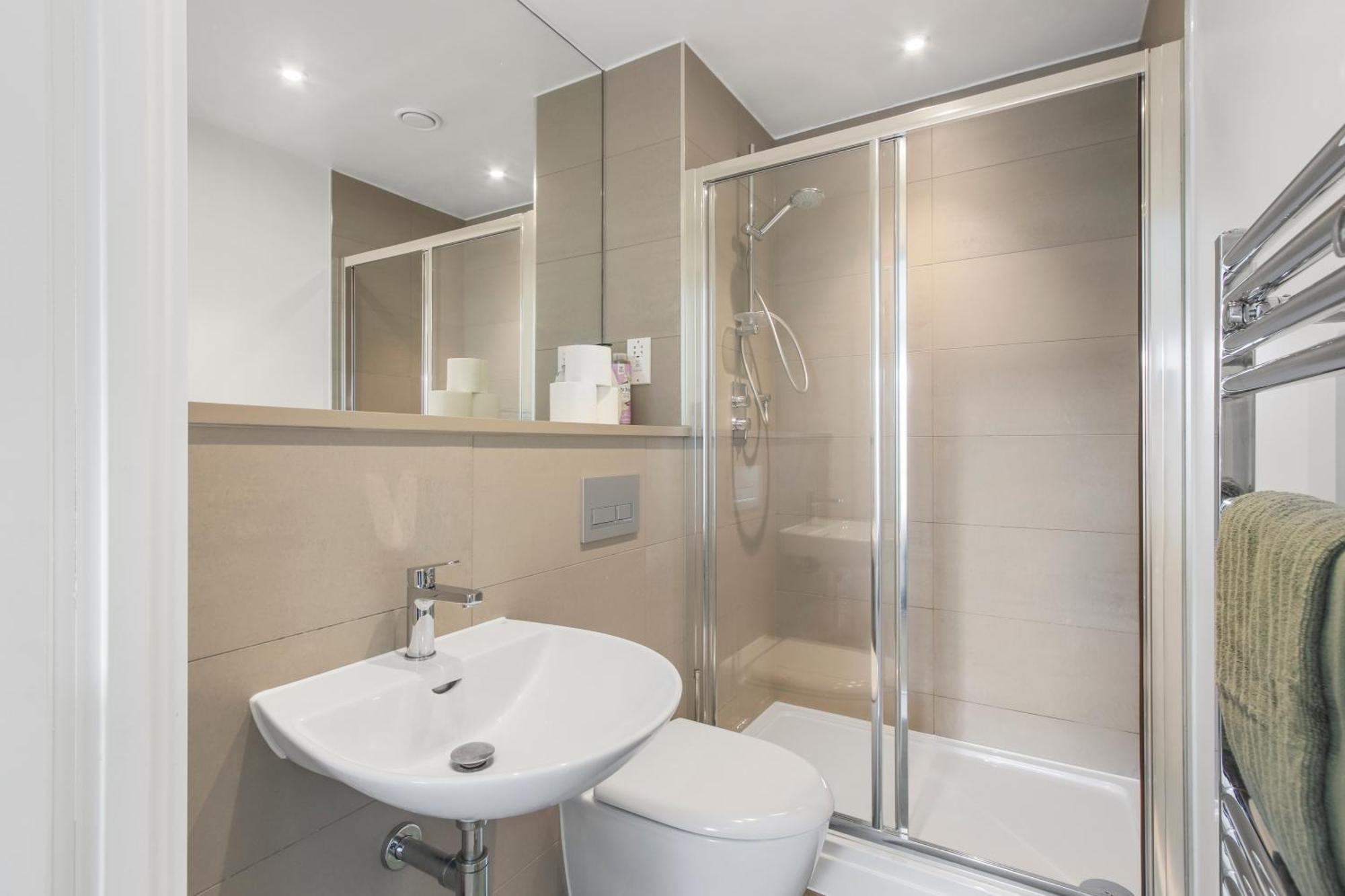 Centrally Located - Modern - 2Bed - 2Bath Apartment London Kültér fotó