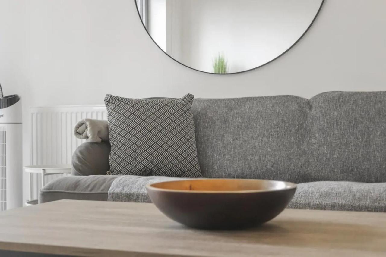 Centrally Located - Modern - 2Bed - 2Bath Apartment London Kültér fotó