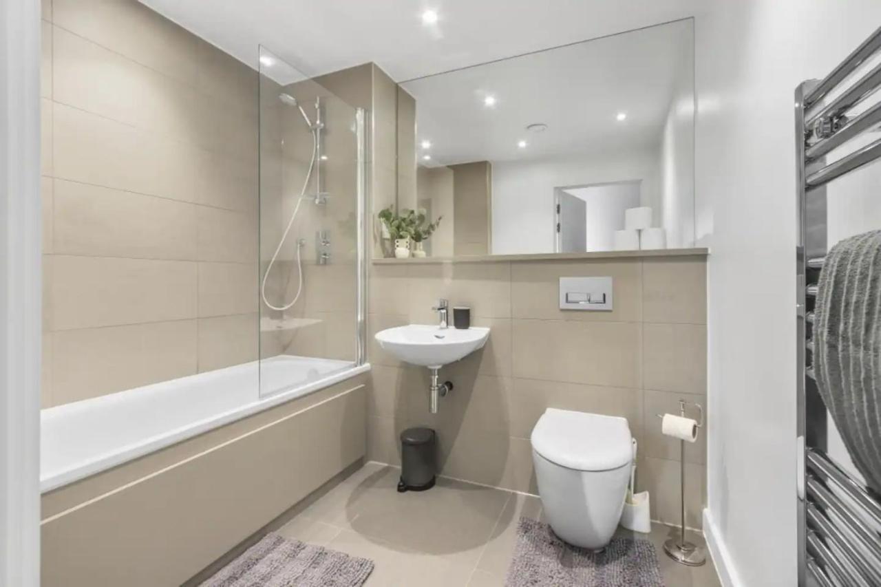 Centrally Located - Modern - 2Bed - 2Bath Apartment London Kültér fotó