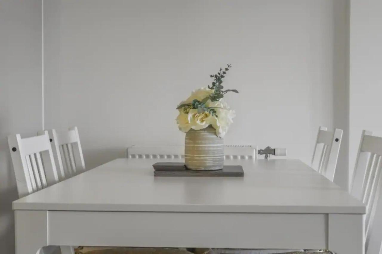 Centrally Located - Modern - 2Bed - 2Bath Apartment London Kültér fotó