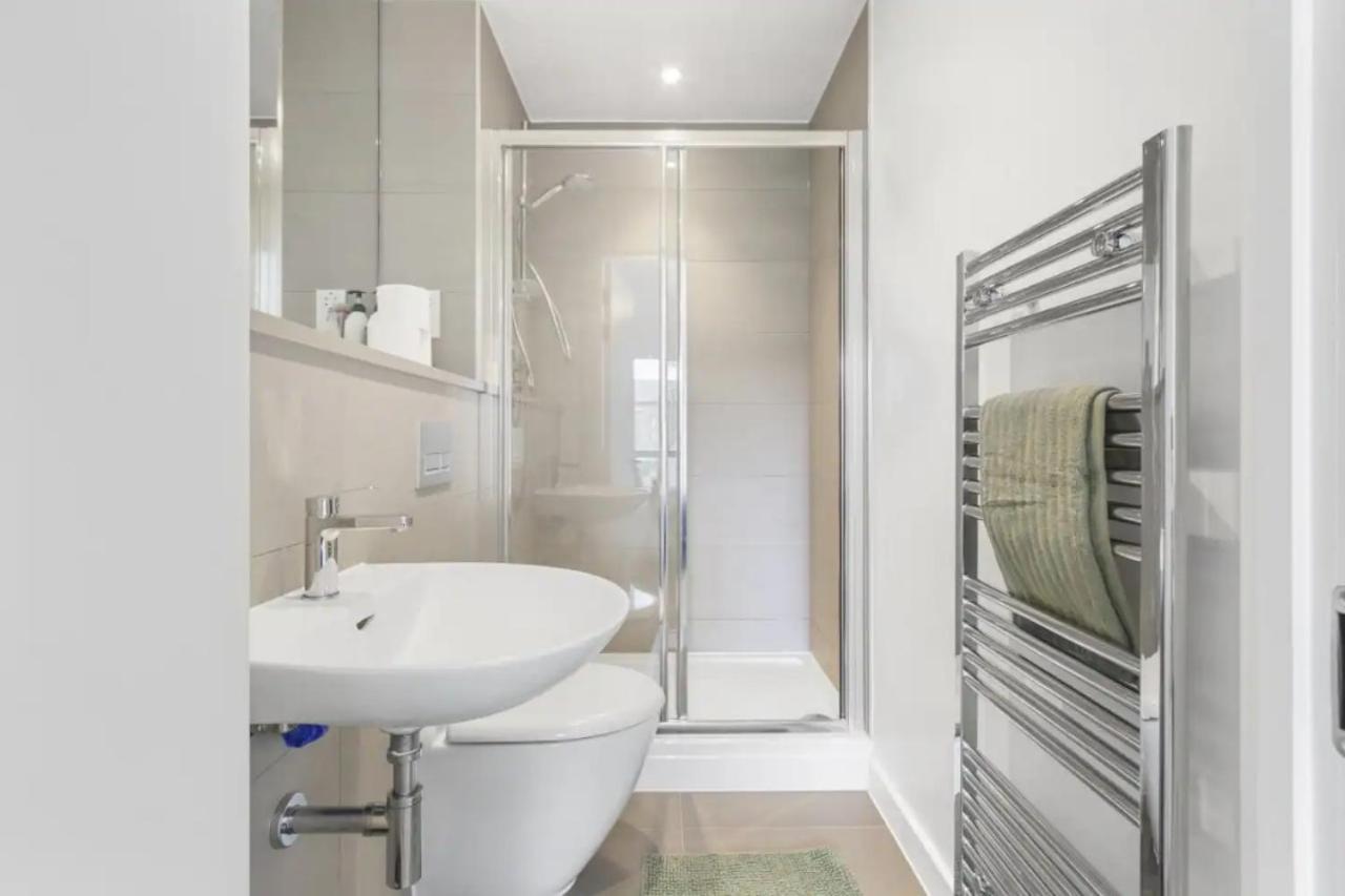 Centrally Located - Modern - 2Bed - 2Bath Apartment London Kültér fotó