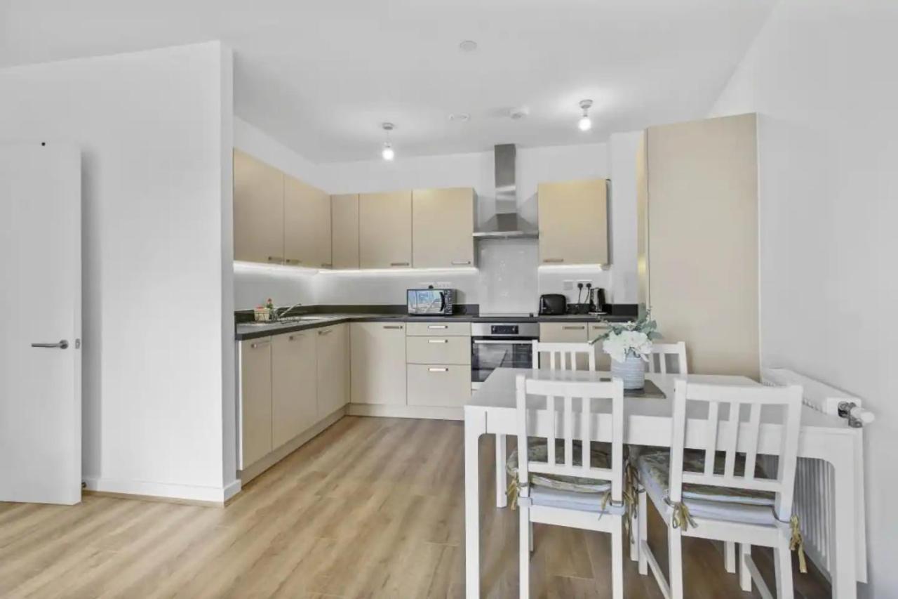 Centrally Located - Modern - 2Bed - 2Bath Apartment London Kültér fotó