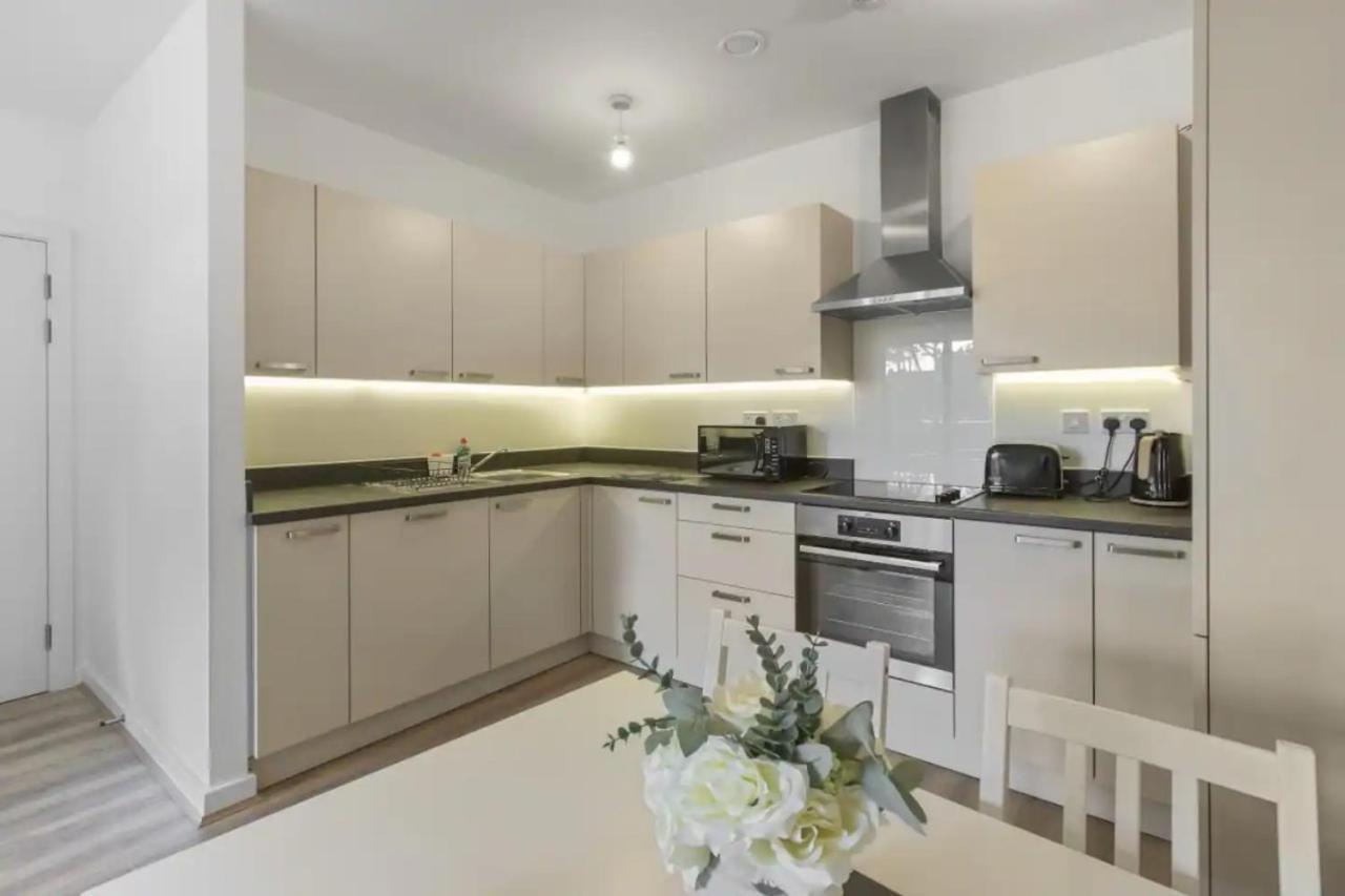 Centrally Located - Modern - 2Bed - 2Bath Apartment London Kültér fotó